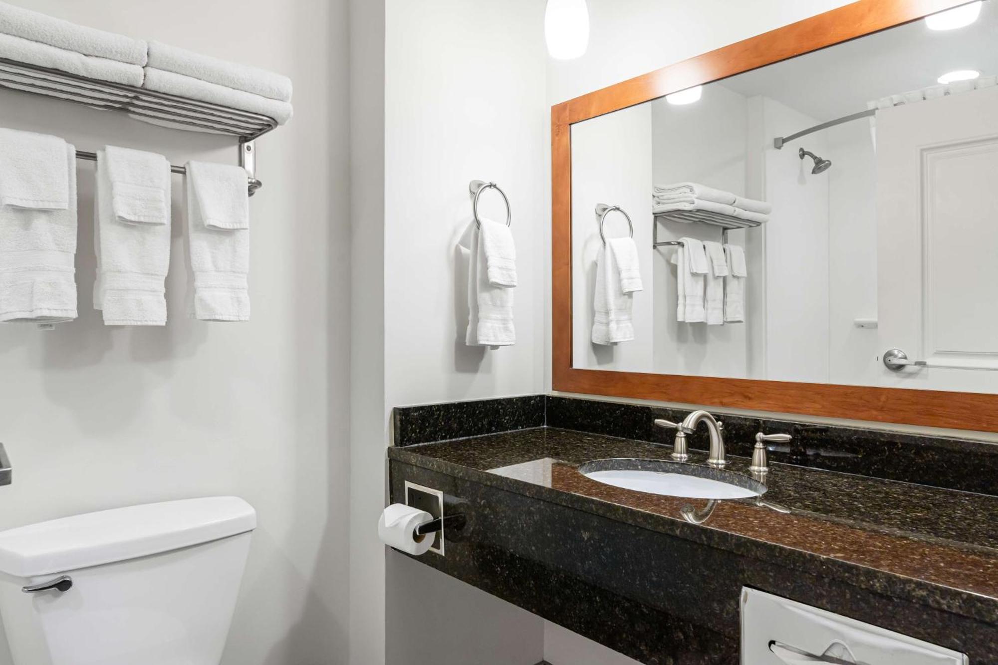 לילנד Best Western Plus Westgate Inn And Suites מראה חיצוני תמונה